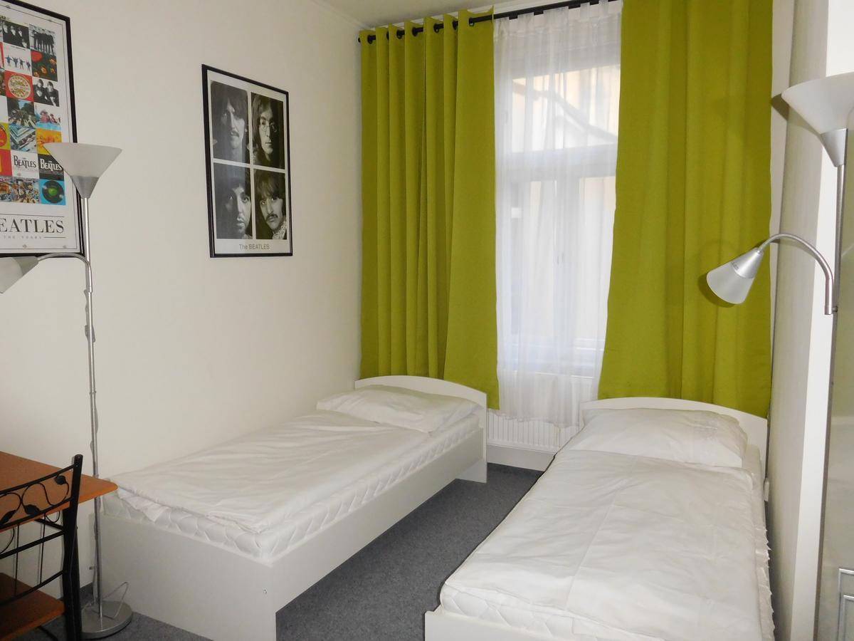 Hello Hostel *